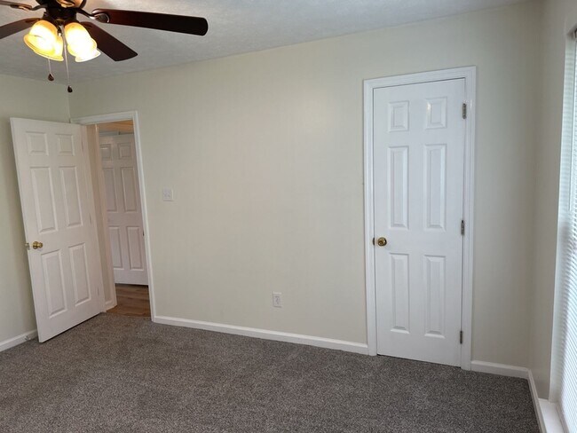 Building Photo - 112 Teal Lake Dr