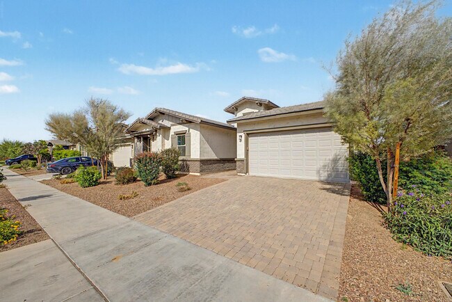 Building Photo - 13103 N 174th Dr