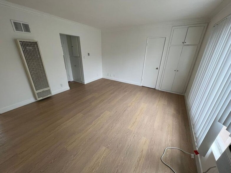 Building Photo - 1236 N Sweetzer Ave