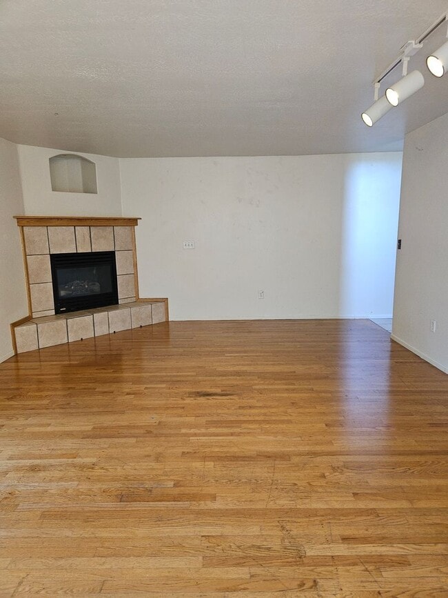 Building Photo - Beautiful custom home
