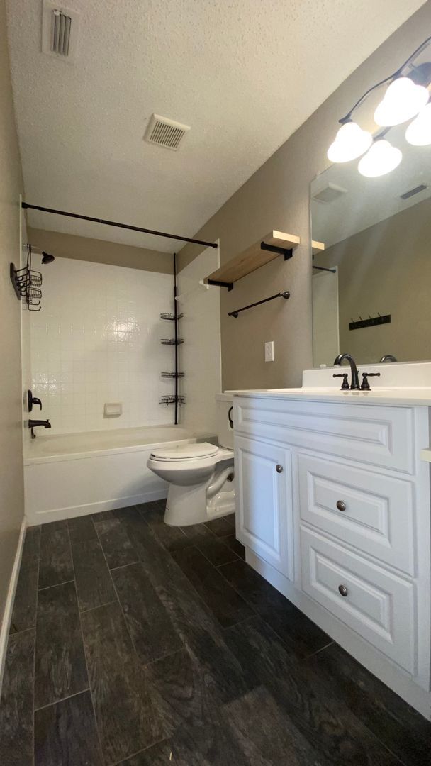 Building Photo - Beautiful Home in Established Neighborhood