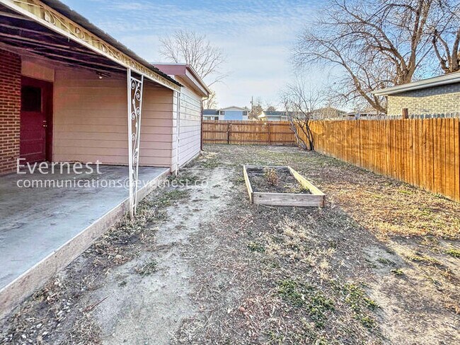 Building Photo - PROMO: Get $500 Off the First Month's Rent!3 Bed, 2 Bath Home with Garage / Available Now!