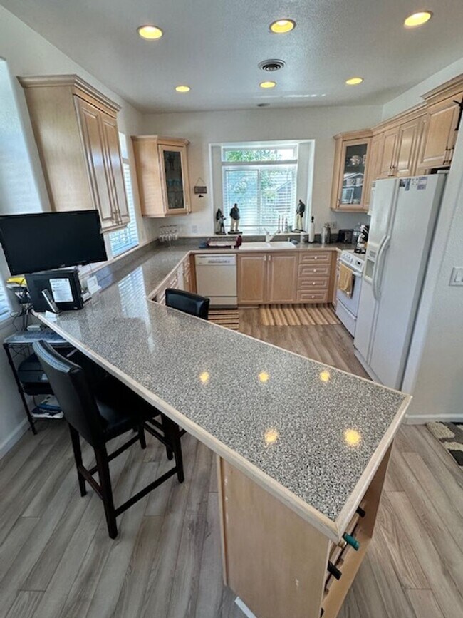 Building Photo - Large and lovely 3Bd home in the Tahoe Keys!! Call me today to view!