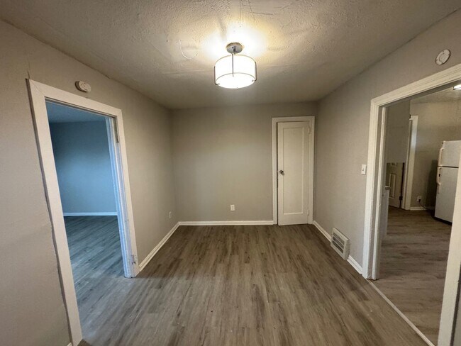 Building Photo - 117 W 30th St