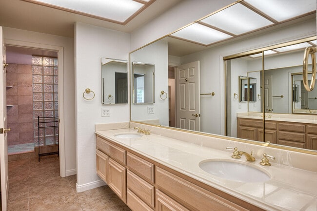 Building Photo - 75951 Kimberly Ln