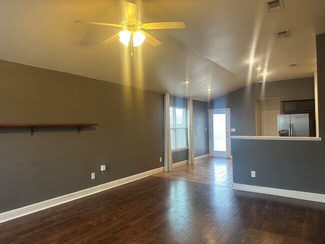 Building Photo - 808 E 96th St