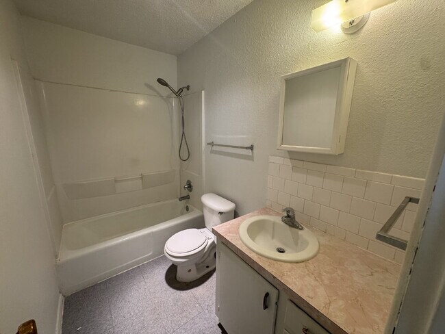 Building Photo - MOVE IN SPECIAL- Cozy 2-Bedroom Unit in Lubbock – Ideal for Urban Living!
