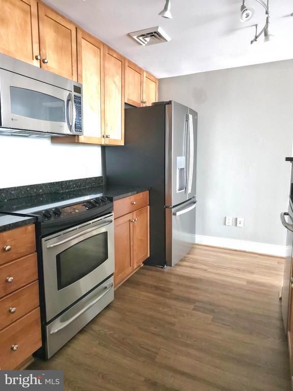 Building Photo - 1020 N Highland St