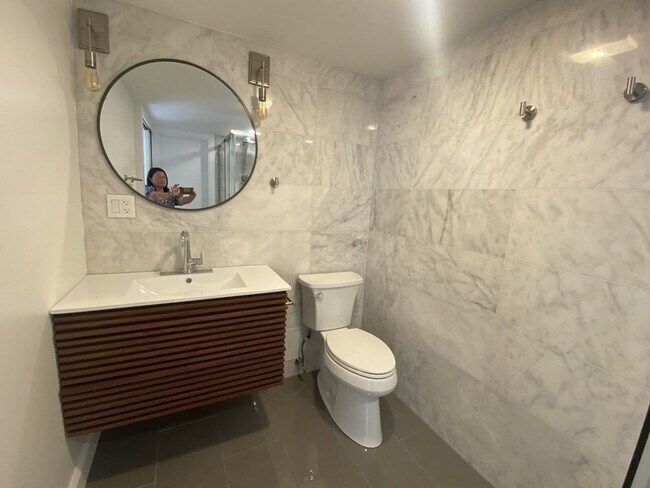 Building Photo - Amazing 2 bed 2 bath in Brookline