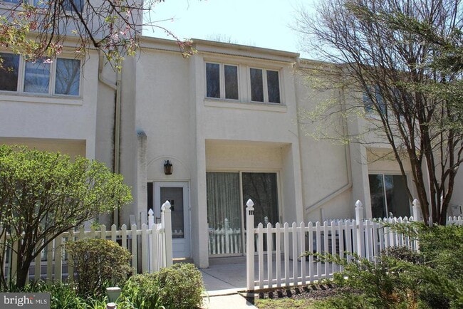 Primary Photo - 111 Montrose Ave