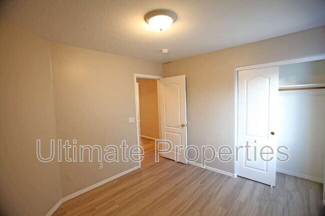 Building Photo - 2026 S 83rd Dr