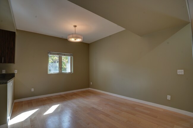 Building Photo - 1529 S Westgate Ave