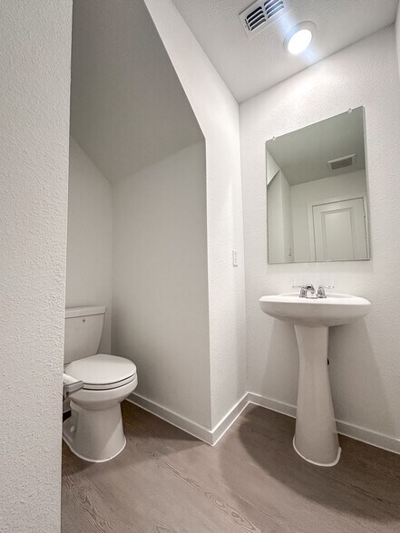 Building Photo - 910 Sandhill Crane Ln