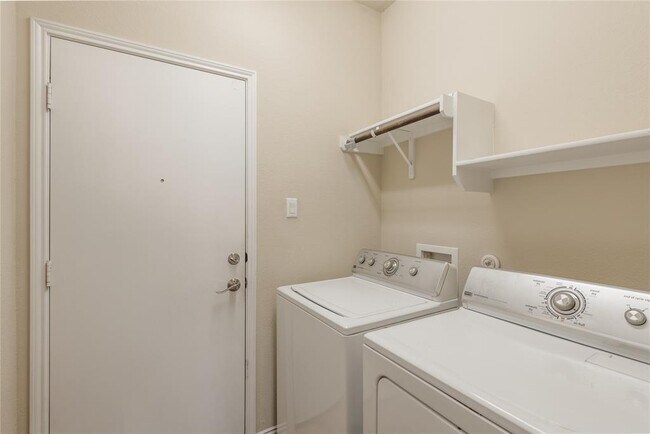 Building Photo - 9961 Aly May Dr