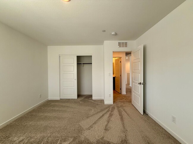 Building Photo - 4 BED 3 BATH 2 CAR GARAGE TOWNHOUSE + LOFT ON CORNER LOT w/ BALCONY