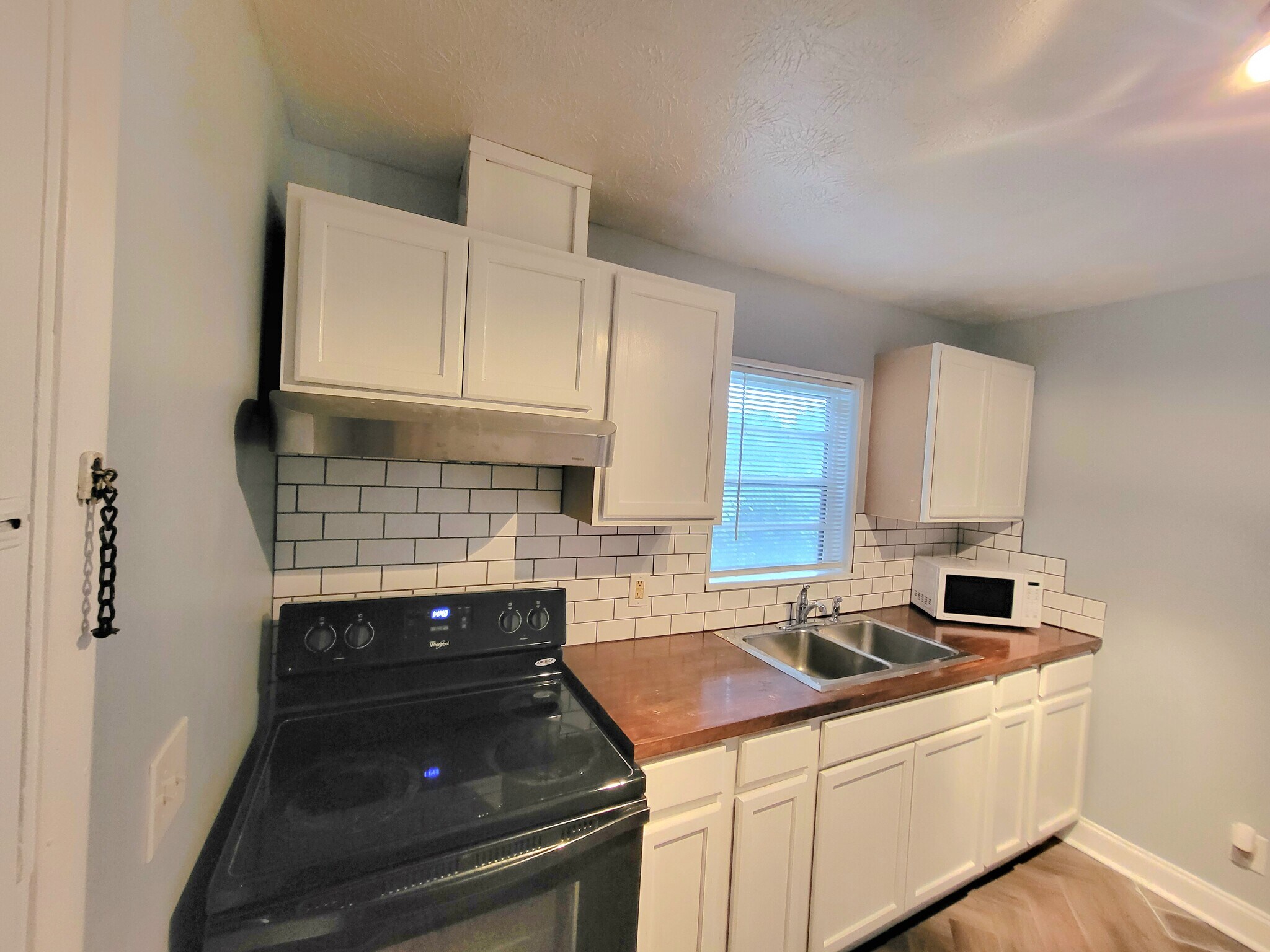 Building Photo - 110 Astor St