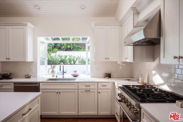 Building Photo - 5657 Valley Oak Dr