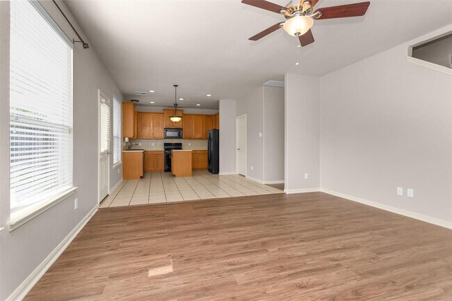 Building Photo - 6443 Applewood Forest Dr