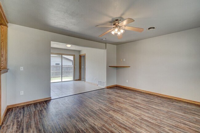 Building Photo - Nice 4 Bed 1.5 Baths Located near Tinker Diagonal