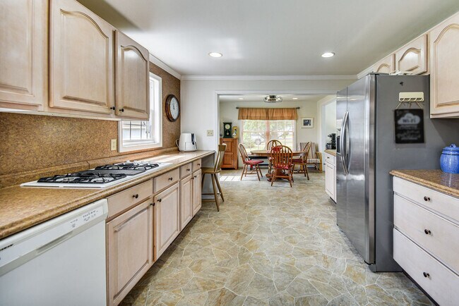 Building Photo - 31345 Sunset Dr
