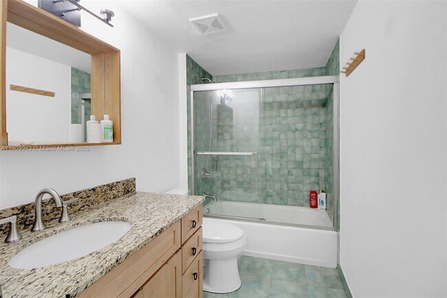 Building Photo - 1621 Collins Ave