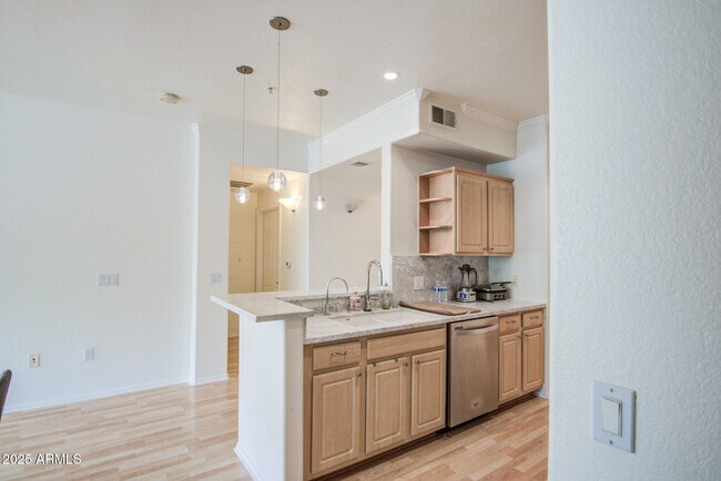Building Photo - 435 W Rio Salado Pkwy