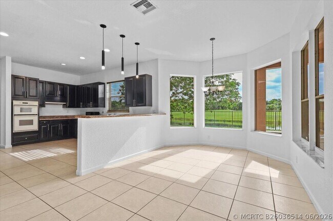 Building Photo - 1831 Waldorf Dr