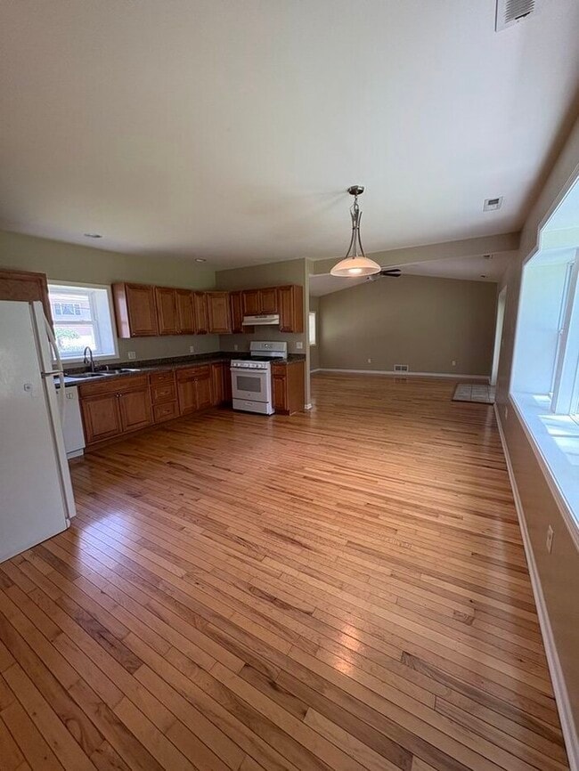 Building Photo - 3bdrm/1 bath - Lake Como