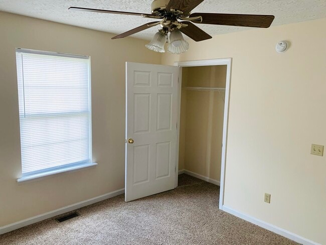 Building Photo - 112 Hunter Ridge Dr