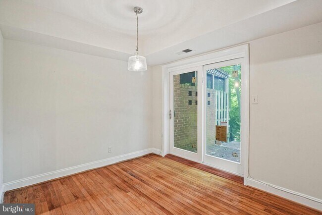 Building Photo - 8525 Geren Rd