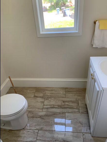 Building Photo - 2818 Dupont Ave N