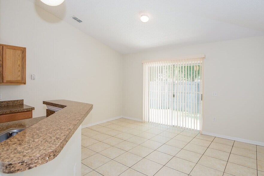 Building Photo - 8376 Oak Crossing Dr W