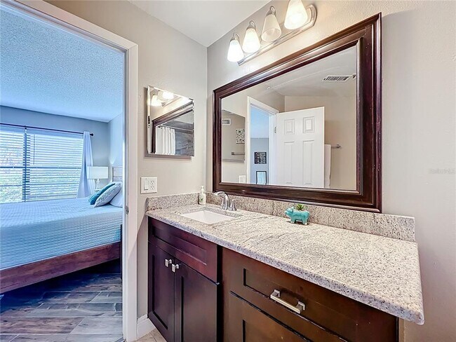 Building Photo - 3944 Atrium Dr