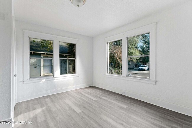 Building Photo - 1711 E 27th St