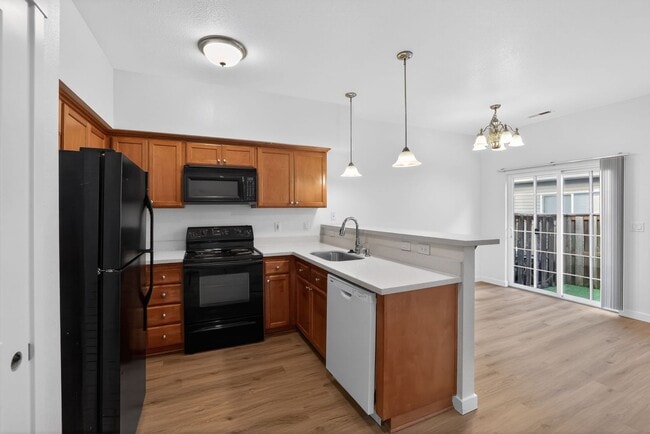 Building Photo - 6568 NE Deer Run St