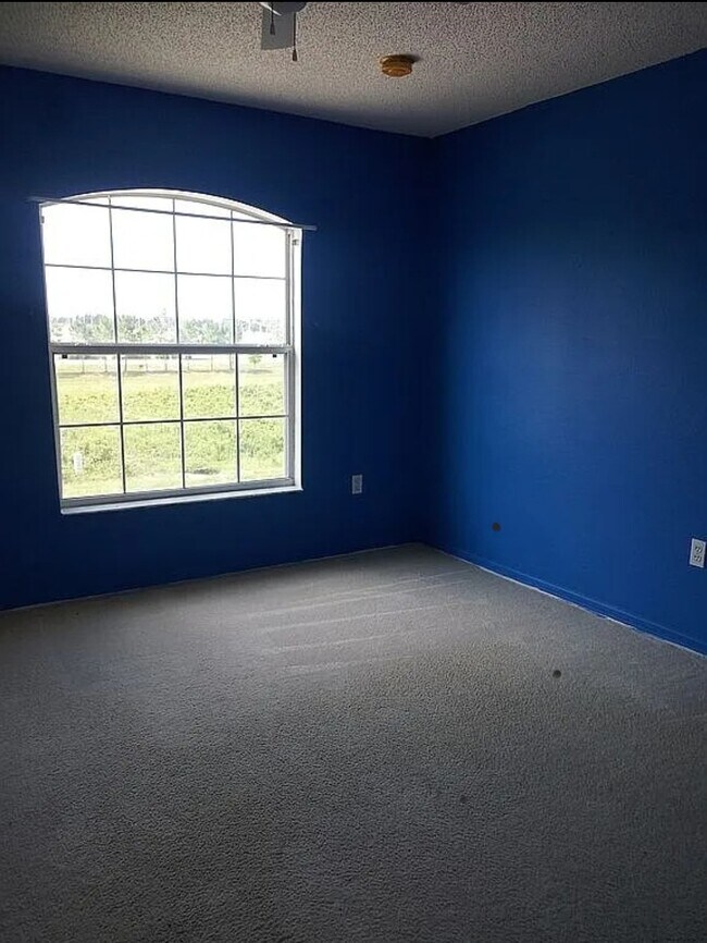 Building Photo - 148 Columbia Dr