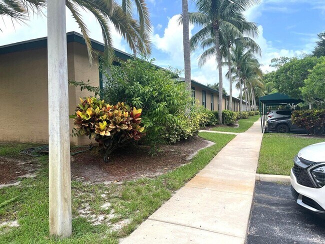 Building Photo - 3166 Via Poinciana