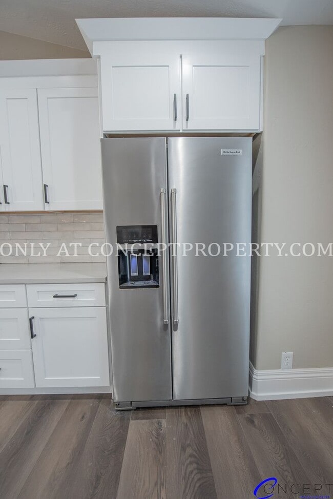 Building Photo - Attractive 4 Bed 3 Bathroom Home: Backing Park - 2 Car Garage