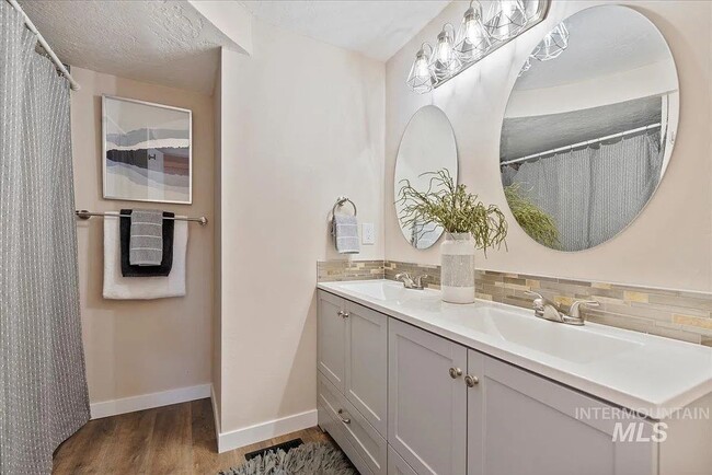 Building Photo - Renovated Nampa Home