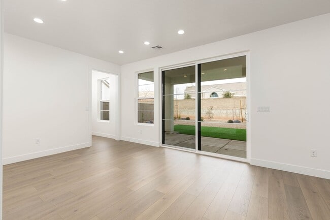 Building Photo - Beautiful New Home with access to community pool