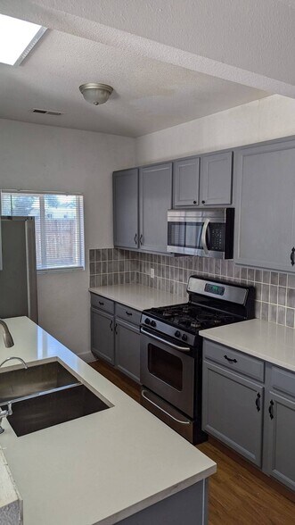 Building Photo - 464 2nd Ave