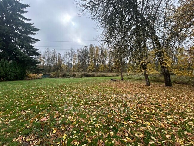 Building Photo - 2520 NW Robinhood St