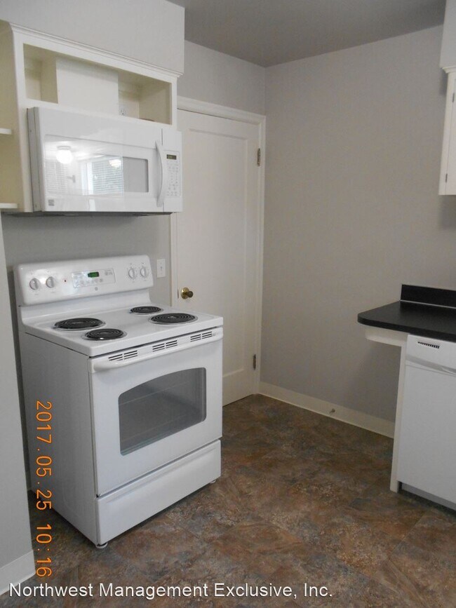 Building Photo - 3 br, 1.5 bath House - 2037 NE Dallas St.