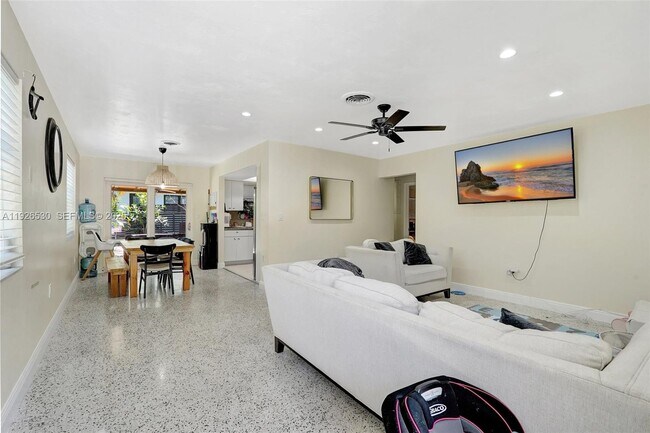 Building Photo - 2470 NE 182nd Terrace