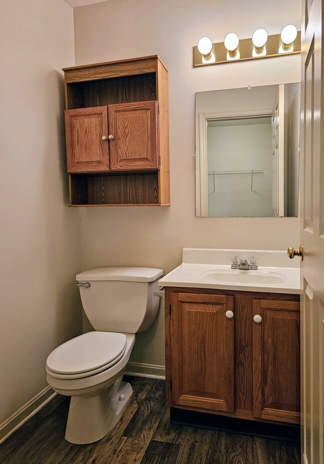 Building Photo - 88 Robinhill Dr