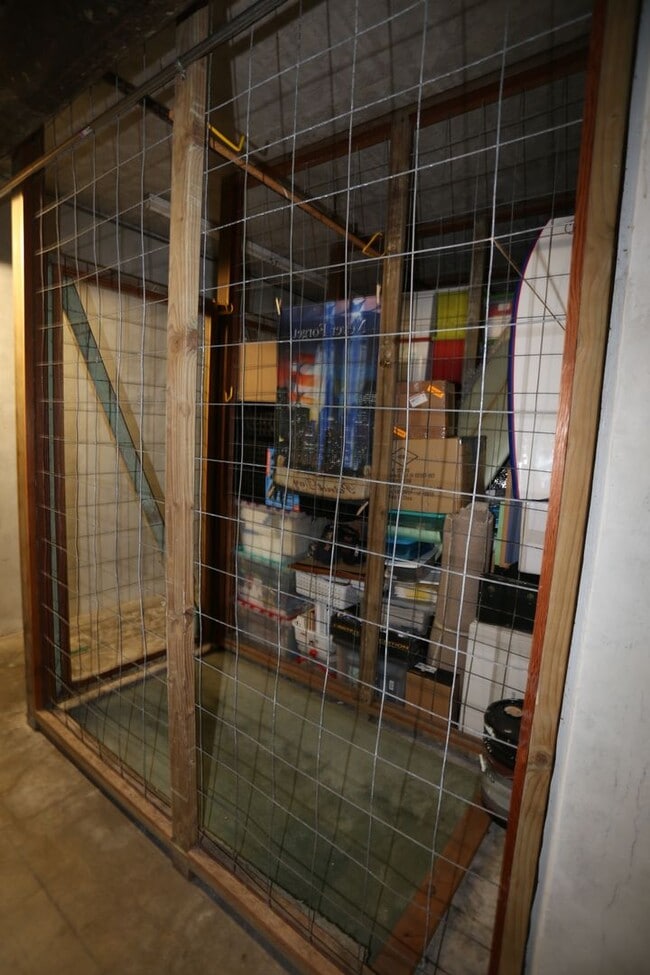 Building Photo - Naniwa Gardens - 1 bdrm/1 bath/1 covered p...