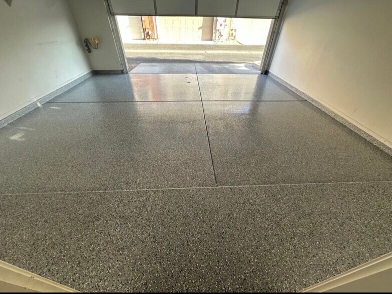 Building Photo - 125 N Sunvalley Blvd