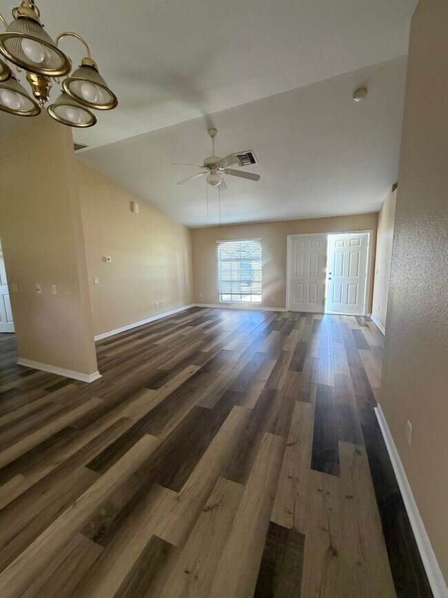 Building Photo - 3 Bedroom 2 bathroom 2 car garage home for rent in Cape Coral FL!