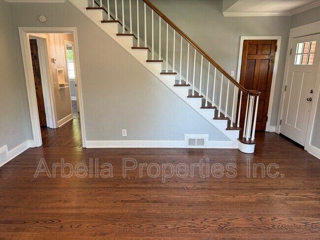 Building Photo - 1437 Valley St