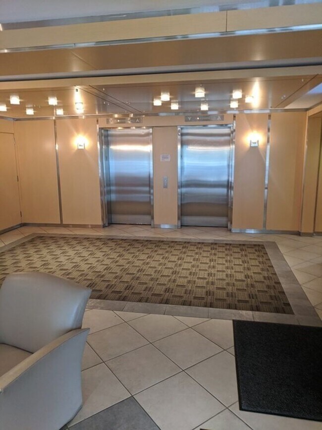 Building Photo - Bright and Spacious Brookline Studio